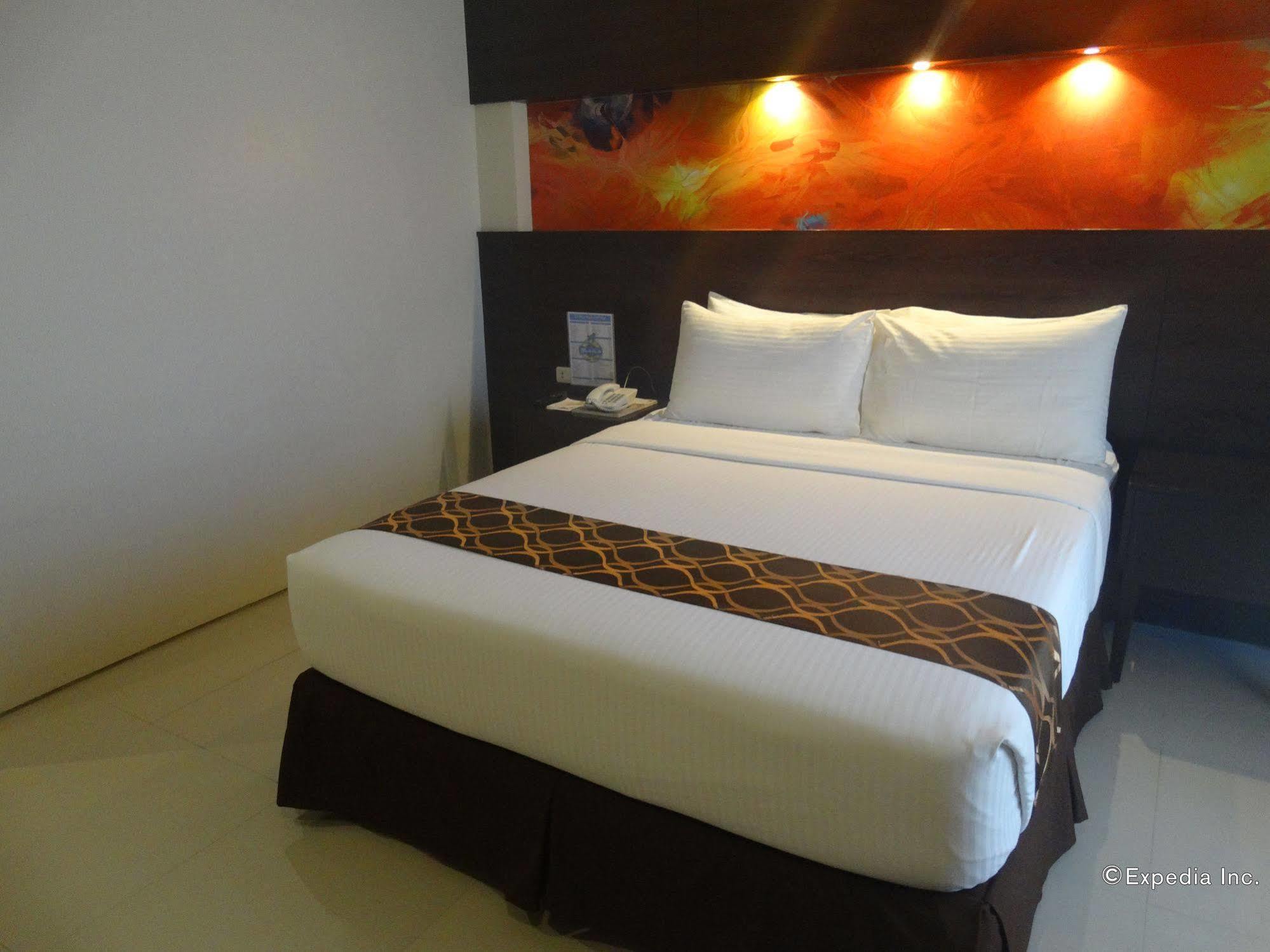 Infinity Suites Davao City Exterior foto