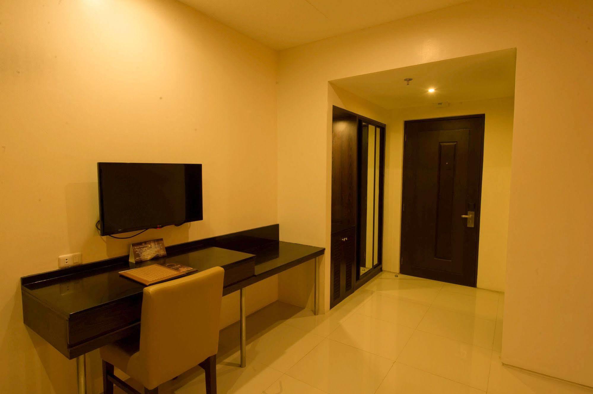 Infinity Suites Davao City Exterior foto